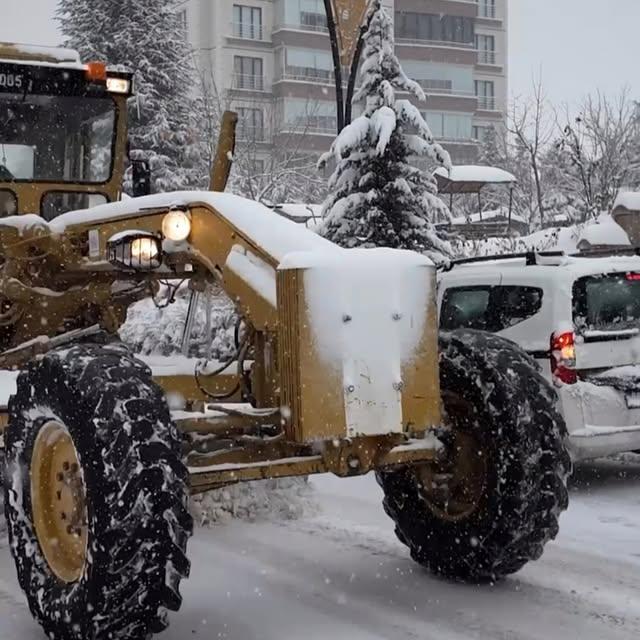 Nevşehir'de Kar Yağışı: Ekipler Aralıksız Çalışıyor