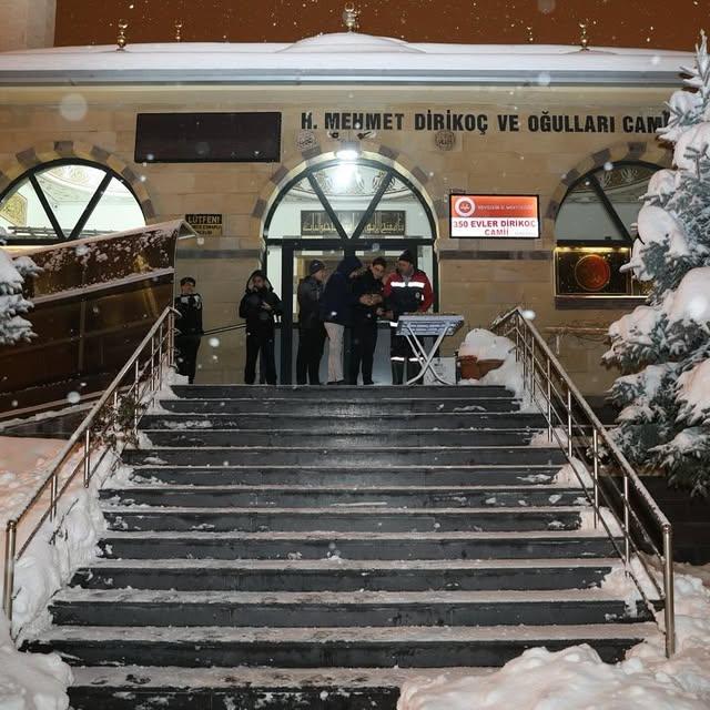 Nevşehir'de Berat Kandili Coşkusu: Vatandaşlara Kandil Simidi İkram Edildi