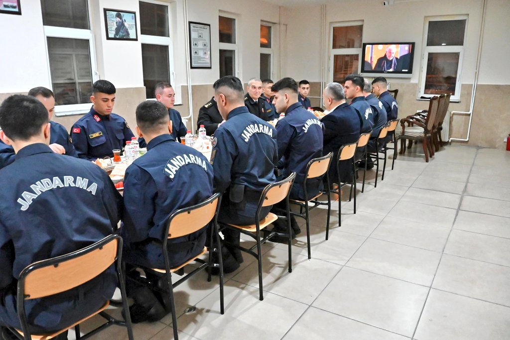 Nevşehir Valisi, İl Jandarma Personeli ile Sahurda Bir Araya Geldi