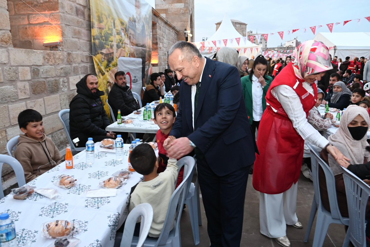 Nevşehir'de Yeni Aşevi Açıldı, Vali Fidan Vatandaşlarla İftar Yemeği Paylaştı