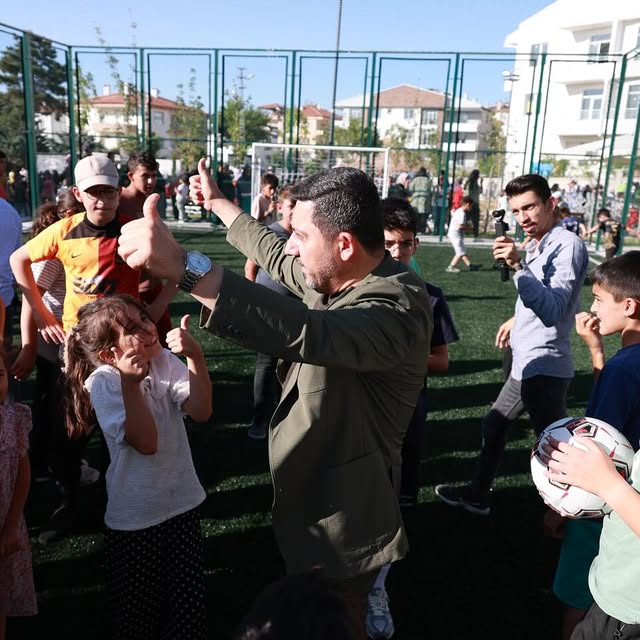 Nevşehir Belediyesi'nden Çocuklara Dondurma ve Limonata İkramı